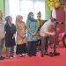 Lagi, Bupati Syukur Bersama Istri Lauching Sekolah Lansia. (Foto : ist)