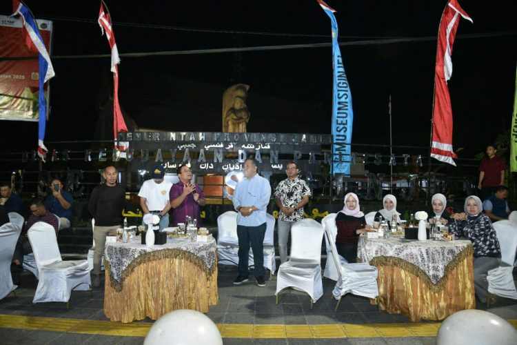 Tugu Lampu Hias Diluncurkan, Pemkot Jambi Siapkan Pusat Pertumbuhan Ekonomi dan Wisata Malam Hari. (Foto : ist)