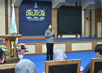 Beri Motivasi Pemuda, Wawako Diza Jadi Pembicara Utama Diklatcab dan Forum Bisnis HIPMI Sungai Penuh. (Foto : ist)