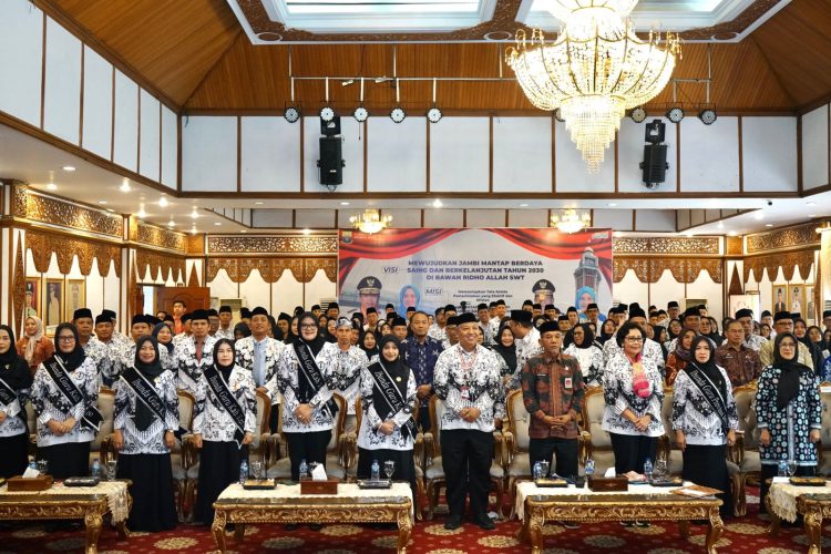 Ibunda Guru Kota Jambi, Nadiyah Maulana: Pendidikan Harus Mencerdaskan dan Membentuk Karakter. (Foto : ist)