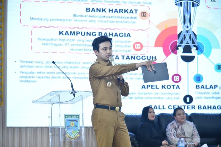 Pembicara di Seminar Nasional : Wawako Diza Kupas Tantangan UMKM di Era Industri 5.0. (Foto : ist)