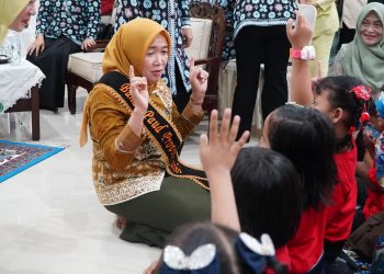 Hj. Hesti Haris dan IAD Wilayah Jambi Tanda Tangani Kerja Sama Program Parenting Class. (Foto : ist)