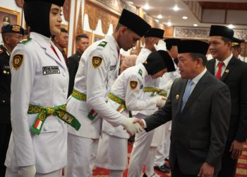 Gubernur Al Haris kukuhkan Paskibraka. (Foto : ist)