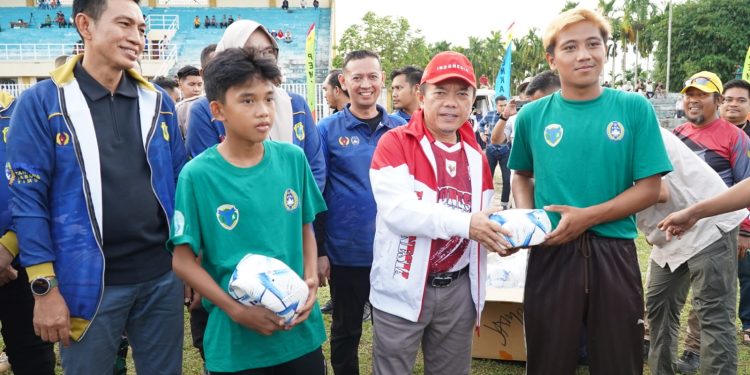 Gubernur Al Haris Dukung Pembinaan Atlet Muda Lewat Piala Soeratin. (Foto : ist)