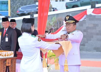 Peringati HUT RI Ke-80, Wali Kota Maulana Pimpin Upacara Pengibaran Sang Merah Putih di Balaikota Jambi. (Foto : ist)