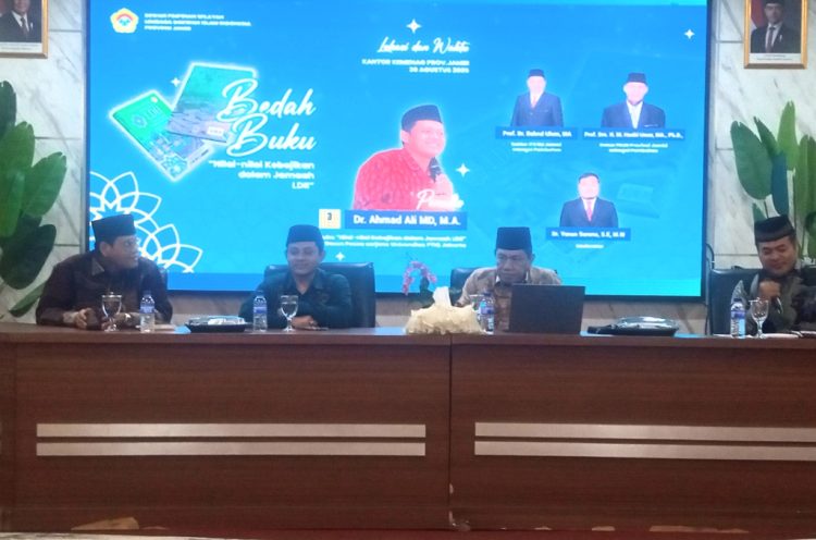 Dari kiri Bahrul Ulum, Ahmad Ali, Hasbi Umar dan Yunan Surono. (Foto : Rolan - sinarjambi.com)