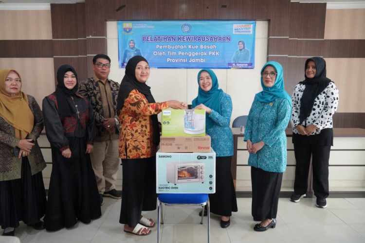 Hj. Hesti Haris Dorong Kreativitas dan Kualitas Produk Olahan Pangan. (Foto : ist)