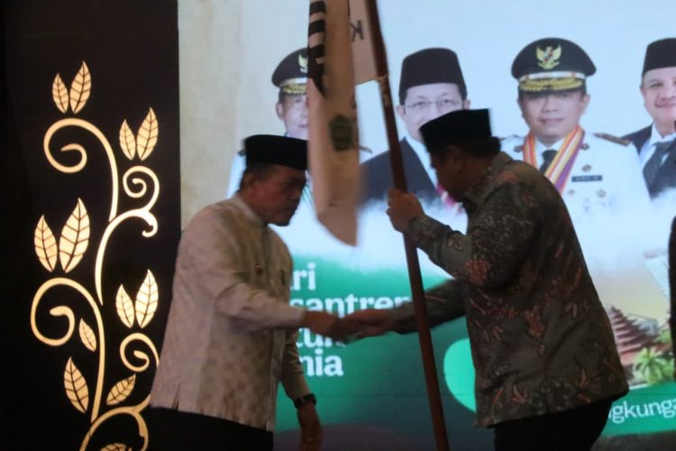 Gubernur Al Haris Lepas Kafilah Provinsi Jambi Ikuti MQK Internasional di Sulsel. (Foto : ist)