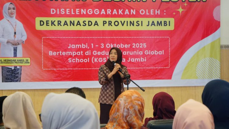 Wastra Jambi Naik Kelas, Hj. Hesti Haris Buka Pelatihan Desain Fesyen. (Foto : ist)