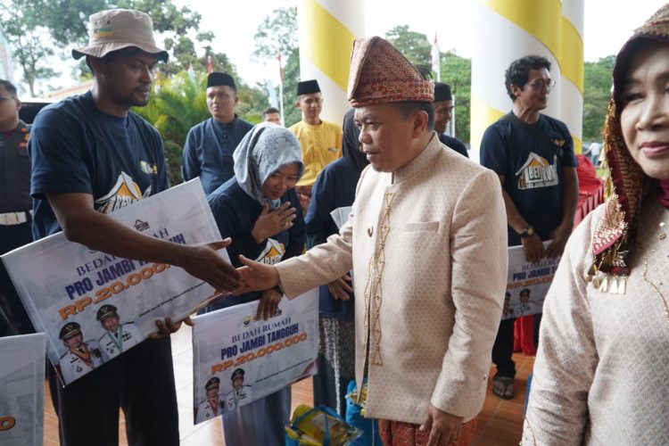Pro Jambi Tangguh Hadir di Tanjab Timur, 51 Keluarga Nikmati Rumah Baru dari Gubernur Al Haris. (Foto : ist)
