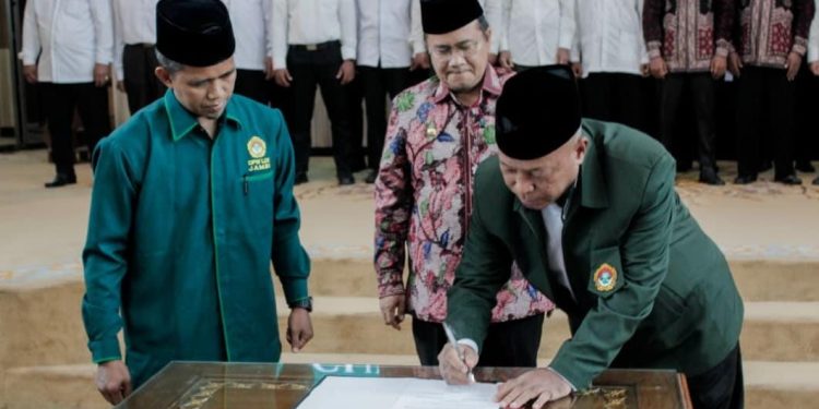 LDII Kota Jambi Miliki Nahkoda Baru, H. Sukarno Dilantik di Hadapan Walikota Maulana. (Foto : ist)