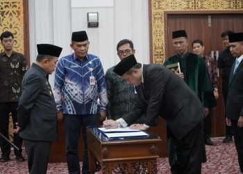 Gubernur Al Haris Lantik Pejabat Eselon II Pemprov Jambi. (Foto : ist)