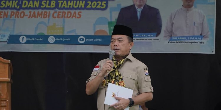 Gubernur Al Haris Serahkan 531 Bantuan Dumisake Pendidikan untuk  Kabupaten Tebo. (Foto : ist)