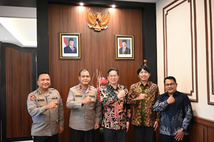 Kepolisian Daerah (Polda) Jambi menerima kunjungan kehormatan dari Konsul Jenderal Jepang Mr. Futugori Toru yang berkedudukan di Medan, Sumatera Utara. (Foto : ist)