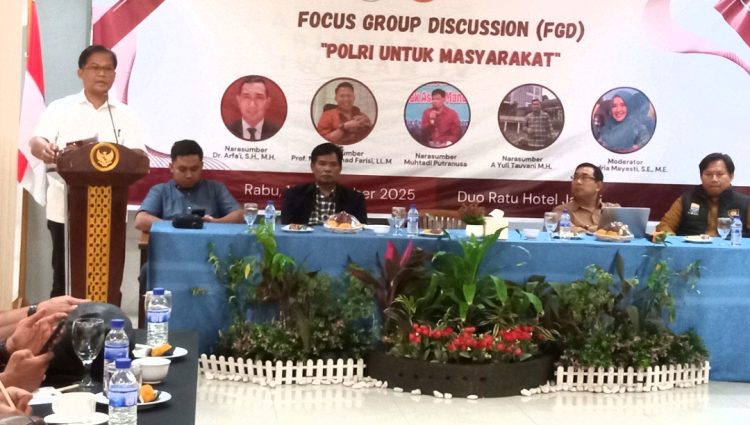 Wadir Intelkam Polda Jambi AKBP S Bagus membuka acara FGD. (Foto : Rolan - sinarjambi.com)