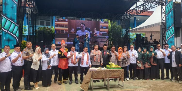 Dit Binmas Polda Jambi Hadiri HUT ke-48 SMAN 3 Jambi, Dorong Generasi Muda Berkarakter dan Siap Hadapi Indonesia Emas. (Foto : ist)