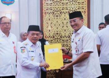 Gubernur Al Haris Tandatangani Perjanjian Kinerja 2026, Tegaskan Komitmen Kerja Terukur, Fokus dan Akuntabel. (Foto : ist)