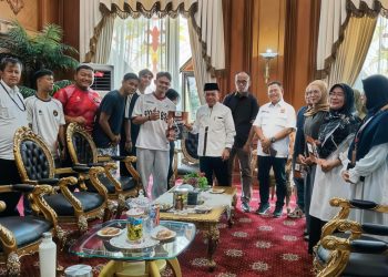 Tunaikan Janji, Gubernur Al Haris Umrohkan Orang Tua Peraih Emas PON Aceh–Sumut. (Foto : ist)