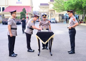 Kapolda Jambi Pimpin Sertijab Wakapolda, Brigjen Pol. B Ali, S.H.,S.I.K Resmi Jabat Wakapolda Jambi. (Foto : ist)