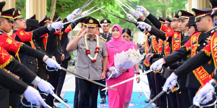 Kapolda Jambi Pimpin Langsung Pelepasan Wakapolda dalam Tradisi Penuh Makna. (Foto : ist)