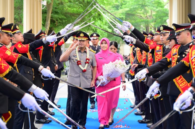 Kapolda Jambi Pimpin Langsung Pelepasan Wakapolda dalam Tradisi Penuh Makna. (Foto : ist)