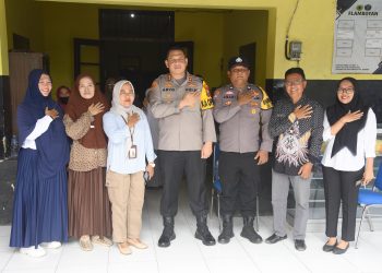 Kapolres Bondowoso Gandeng Mas Bhabin Polisi Viral Berbagi Di Panti Jompo. (Foto : ist)