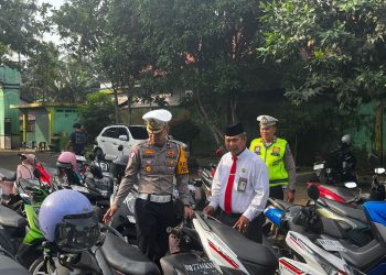 Ditlantas Polda Jambi Gencarkan Edukasi Keselamatan Lalu Lintas di Empat Sekolah, Kukuhkan Paskibraka hingga Cek Kendaraan Siswa. (Foto : ist)