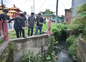 Wali Kota Maulana Tinjau Daerah Rawan Terdampak Banjir. (Foto : ist)