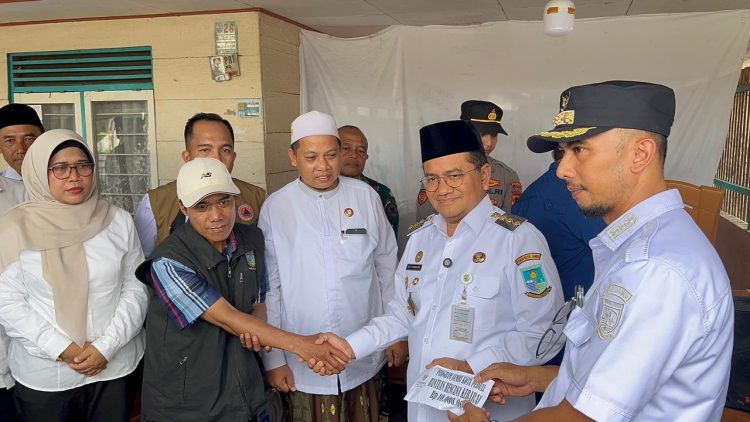 Gerak Cepat Pemkot Jambi Hadir Berikan Bantuan Tanggap Darurat Bagi Korban Kebakaran. (Foto : ist)