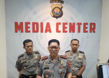 Kabid Humas Polda Jambi Kombes Pol Erlan Munaji (tengah) saat memberikan keterangan. (Foto : ist)
