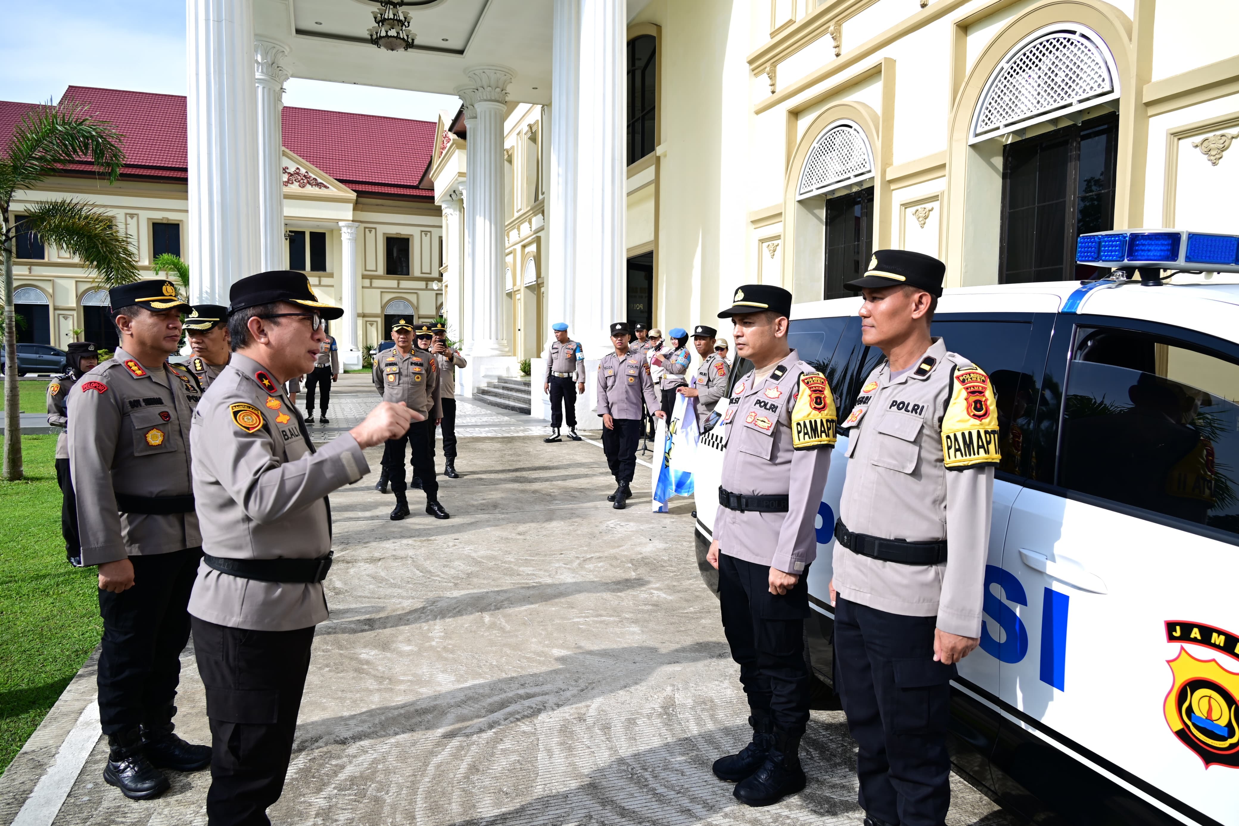 Perkuat Pelayanan dan Respons Cepat 110, Biro Logistik Serahkan Kendaraan Dinas Pamapta ke Polresta Jambi. (Foto : ist)