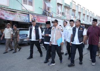 Polda Jambi bersama Satgas Pangan Pantau Harga Sembako di Pasar Angso Duo, Pastikan Stok Aman Jelang Idul Fitri. (Foto : ist)