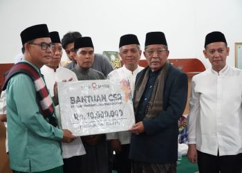 Safari Ramadhan di Tanjabtim, Wagub Sani Serahkan Bantuan Stunting, CSR Hingga BAZNAS. (Foto : ist)