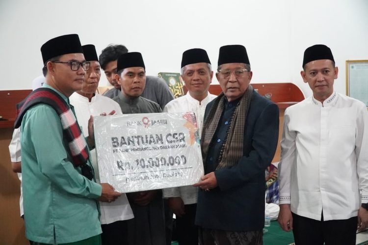 Safari Ramadhan di Tanjabtim, Wagub Sani Serahkan Bantuan Stunting, CSR Hingga BAZNAS. (Foto : ist)