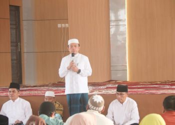 Gubernur Al Haris Buka Puasa Bersama Warga Sekitar Rumah Dinas. (Foto : ist)
