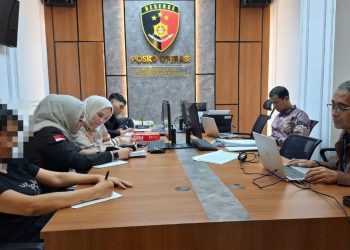 OJK bersama bareskrim amankan tersangka kasus dugaan tindak pidana perbankan. (Foto : ist)