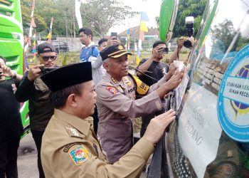Karo Opd Polda Jambi dampingi Gubernur Jambi pelepasan mudik gratis. (Foto : Rolan - sinarjambi.com)