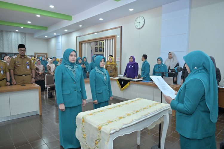 Nadiyah Resmi Lantik dan Kukuhkan TP PKK, Bunda PAUD, dan TP Posyandu Tingkat Kecamatan, Kelurahan. (Foto : ist)