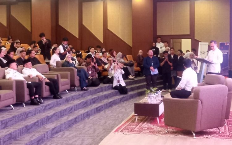 Gubernur Al Haris hadiri bedah buku Babad Alas karya Wamendagri Bima Arya. (Foto : Rolan - sinarjambi.com)