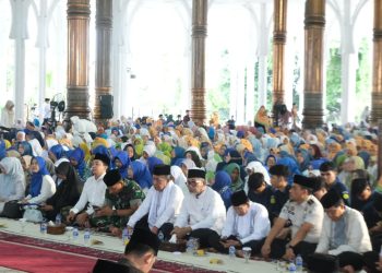 Wagub Sani Ajak Perkuat Ukhuwah dan Sinergi Umat dalam Tabligh Akbar Pemprov bersama BKMT Provinsi Jambi. (Foto : ist)