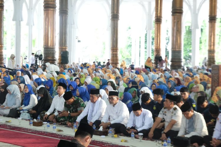 Wagub Sani Ajak Perkuat Ukhuwah dan Sinergi Umat dalam Tabligh Akbar Pemprov bersama BKMT Provinsi Jambi. (Foto : ist)