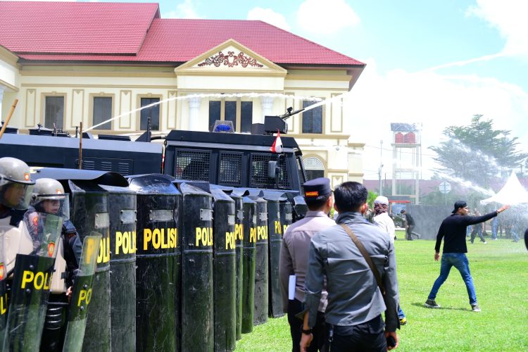 Polda Jambi Gelar Apel dan Simulasi Sispamkota, Perkuat Kesiapsiagaan Hadapi Potensi Gangguan Kamtibmas. (Foto : ist)