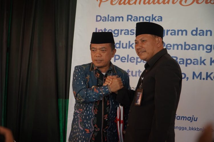 Memasuki Masa Pensiun, Gubernur Al Haris Apresiasi Kinerja Kepala BKKBN Provinsi Jambi Putut Riyatno. (Foto : ist)