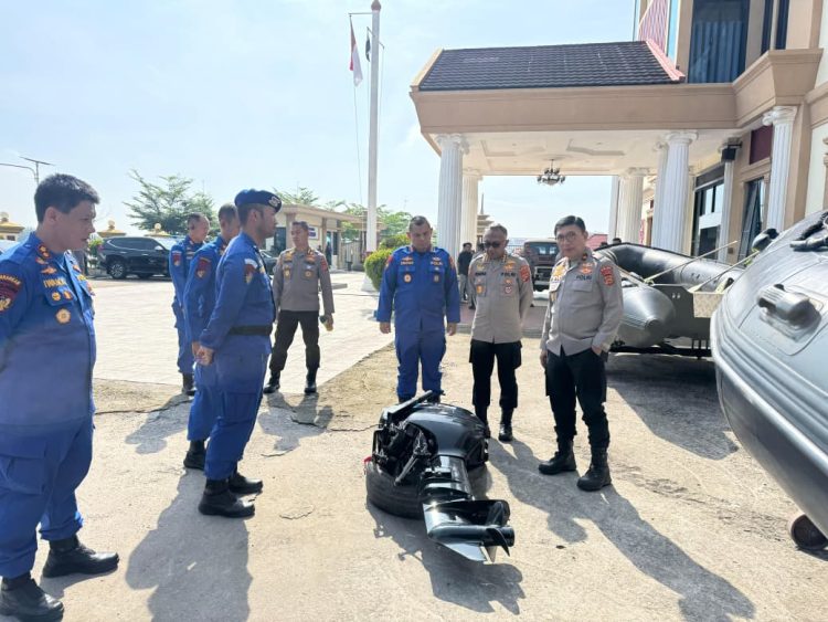 Wakapolda Jambi Tinjau Kesiapan SAR Perairan Ditpolairud, Pastikan Peralatan Siap Operasi. (Foto : ist)