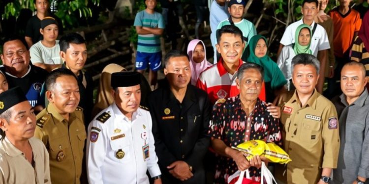 Gubernur Al Haris Tinjau Korban Banjir Merangin, Salurkan Bantuan dan Dengarkan Kebutuhan Masyarakat. (Foto : ist)