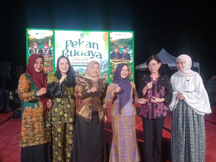 Hj Hesnidar Haris Harapkan Pekan Budaya Jadi Benteng Generasi Muda dari Budaya Luar. (Foto : ist)