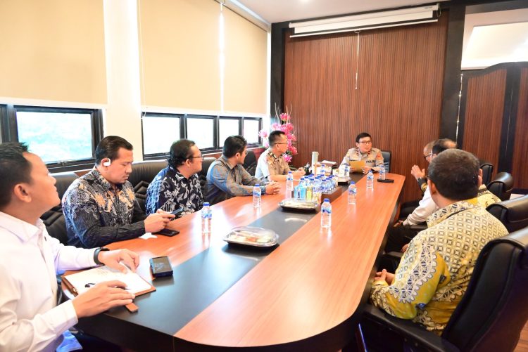 Wakapolda Jambi Terima Audiensi PLN, Perkuat Sinergi Pengamanan Infrastruktur Kelistrikan. (Foto : ist)