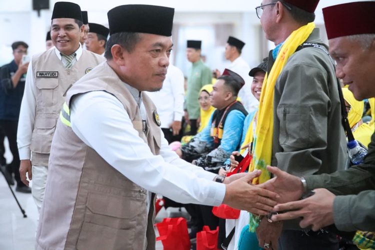Lepas Kloter Perdana Keberangkatan Haji 2026 Provinsi Jambi, Gubernur Al Haris Tegaskan Komitmen Pelayanan Terbaik untuk Jema'ah. (Foto : ist)