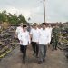 Gubernur Al Haris Tinjau Korban Kebakaran di Tanjab Barat, Serahkan Bantuan dan Ajak Gotong Royong. (Foto : ist)