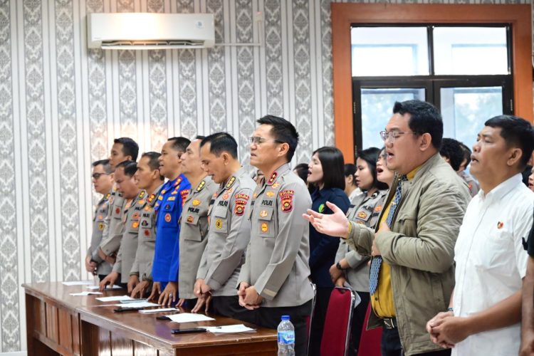 Polda Jambi Gelar Binrohtal Personel Nasrani, Perkuat Integritas dan Pelayanan Humanis. (Foto : ist)